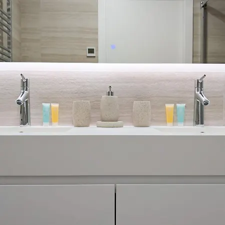 Sunset Sailors Butterfly Lounge Бенидорм